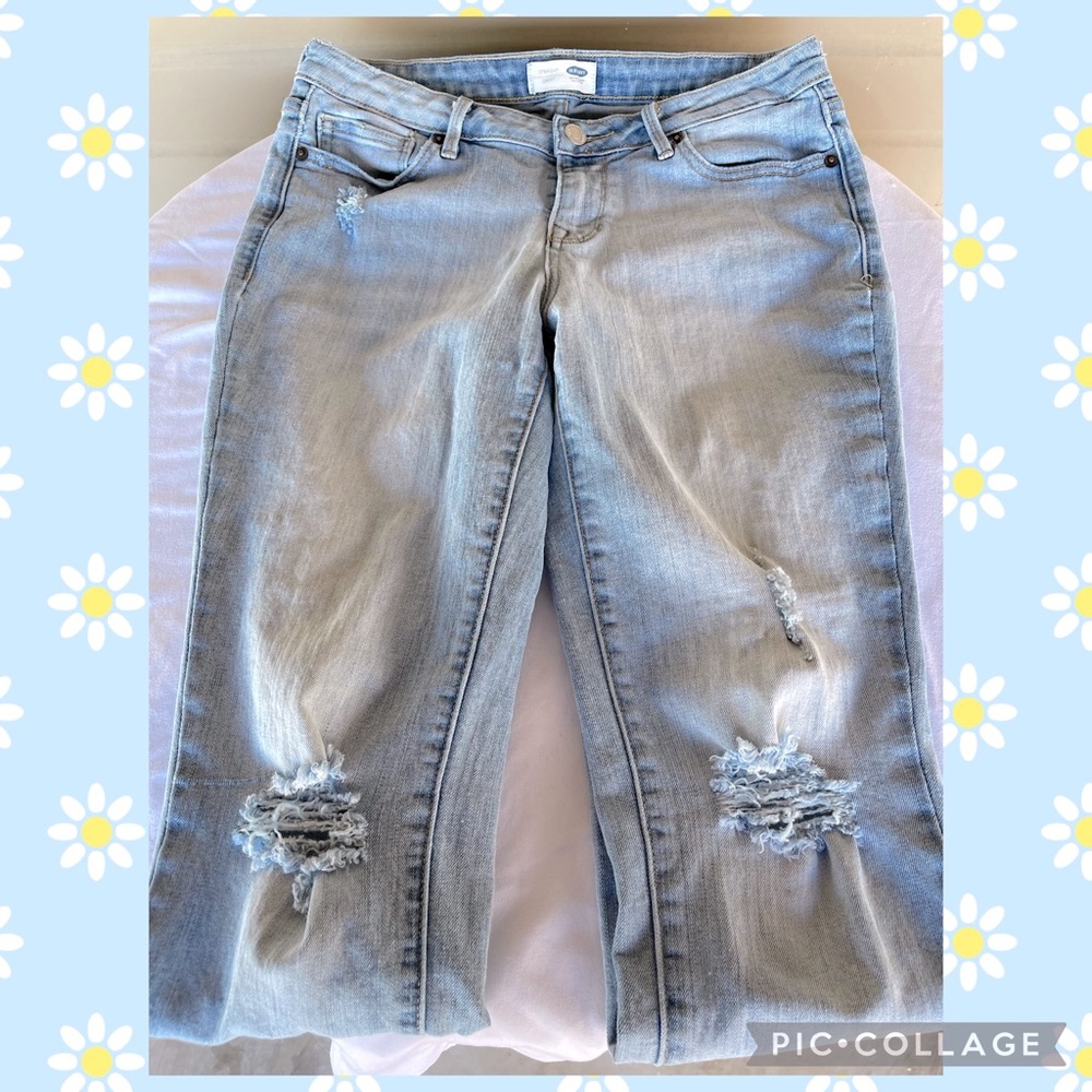 🟢 Old Navy Light Wash Distressed Ladies Jeans Sz 2R